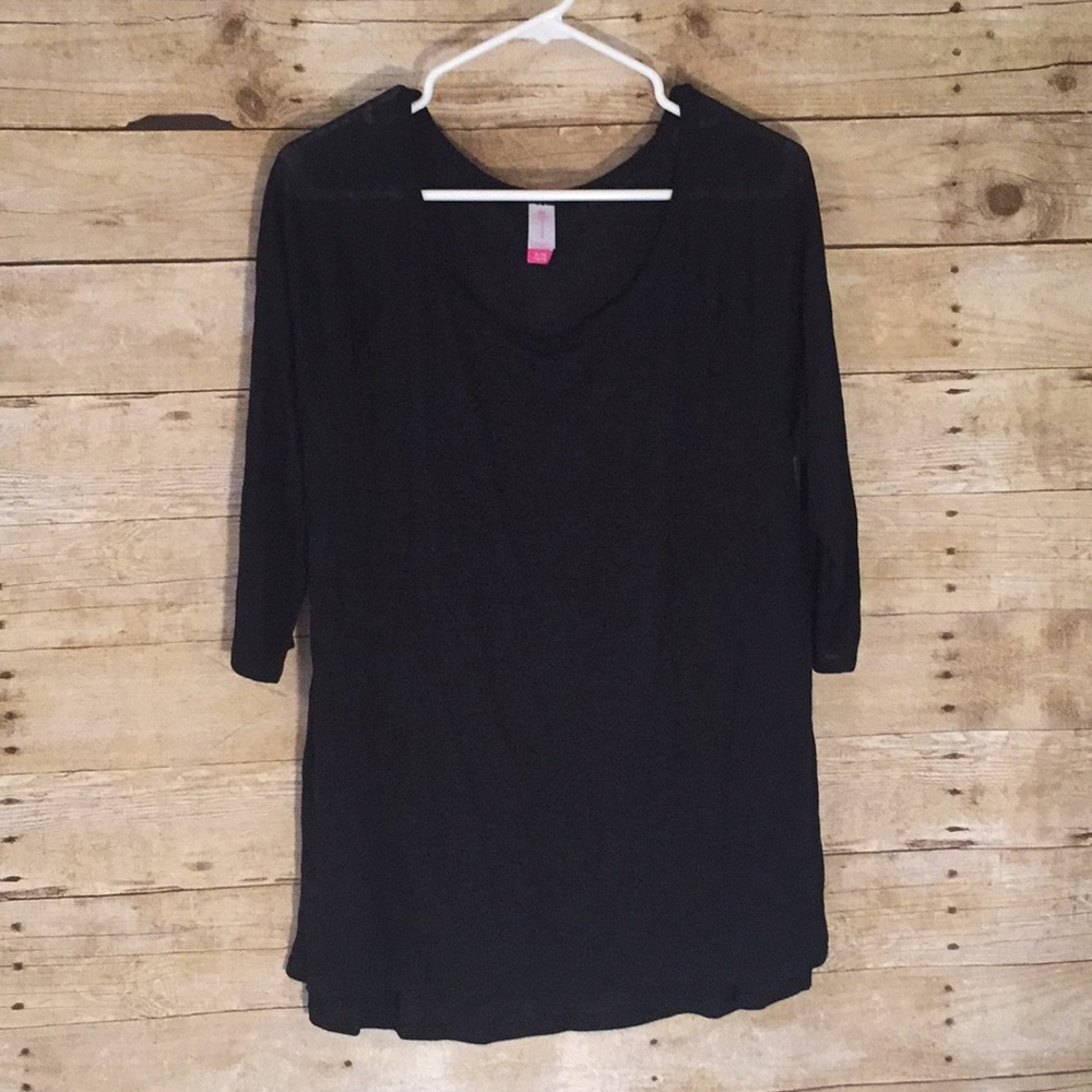 No Boundaries Juniors Black Light-Weight Top